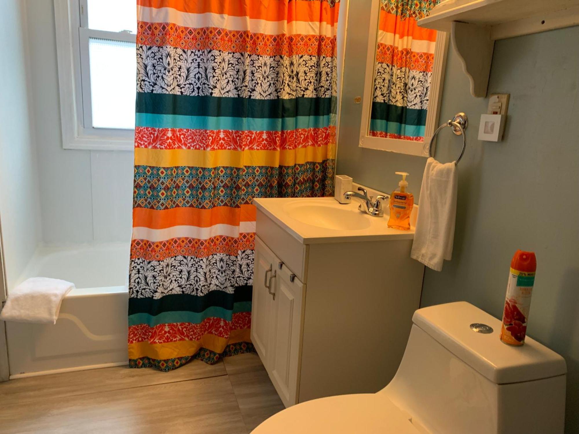Cozy 2Nd Floor Apartment With Private Entrance Chicopee Bagian luar foto
